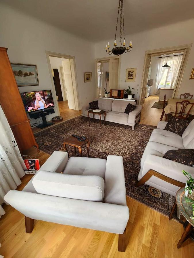 The Best Location Salon Apartment With Main Street View Sarajevo Esterno foto