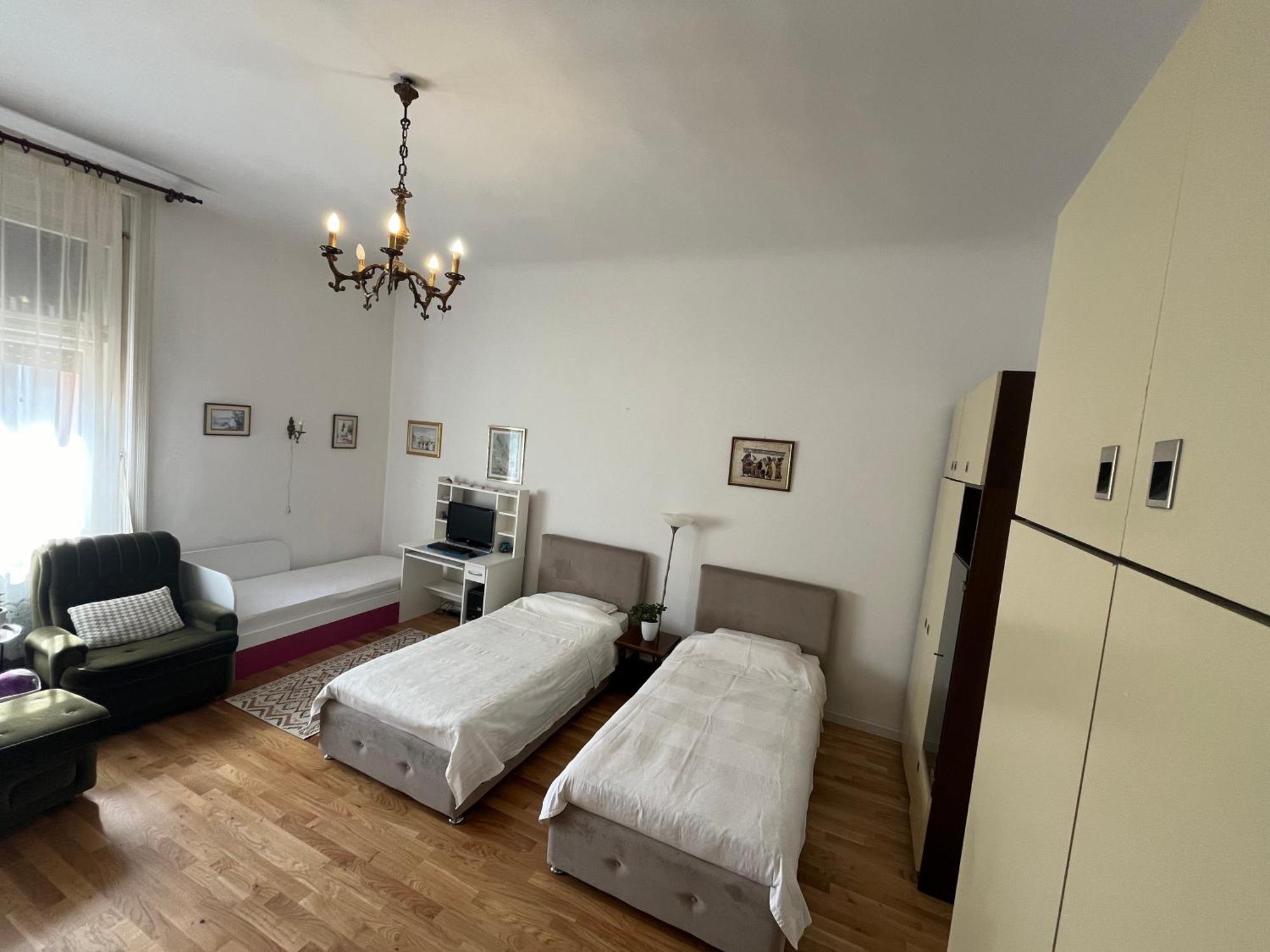 The Best Location Salon Apartment With Main Street View Sarajevo Esterno foto